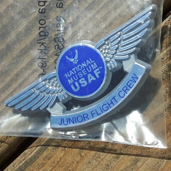 National Museum USAF Junior Flight Crew Pin Badge - Picture 1 of 2